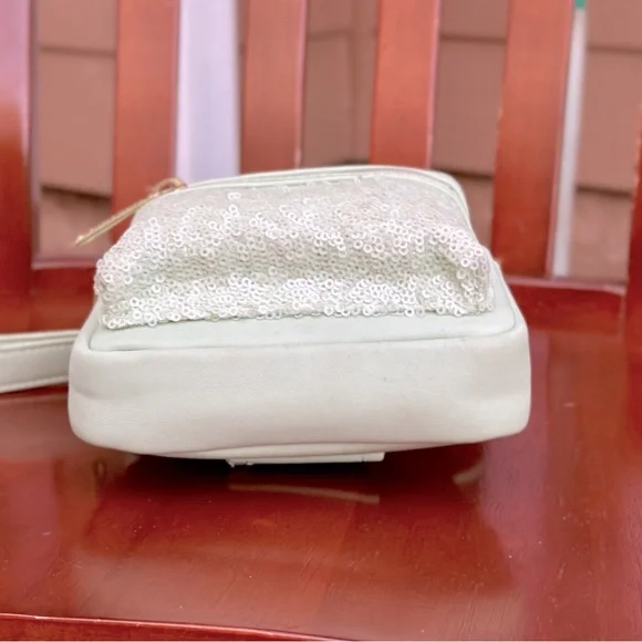 Disney Loungefly Minnie Mouse Sequin Wristlet - Mint Green Color - Picture 7 of 11